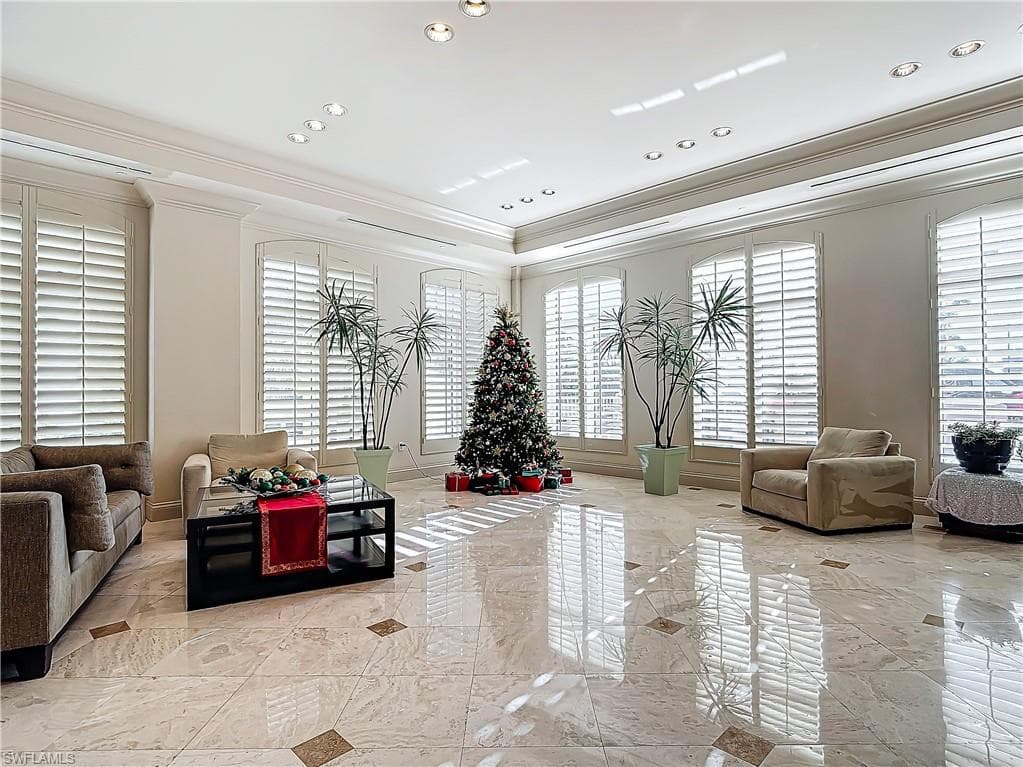 2745 1st ST # 111, FORT MYERS FL 33916-41