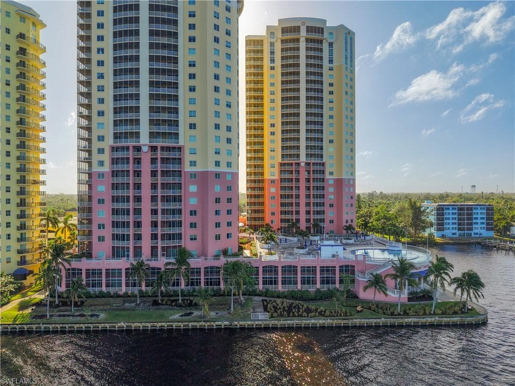 2745 1st ST # 111, FORT MYERS FL 33916-29