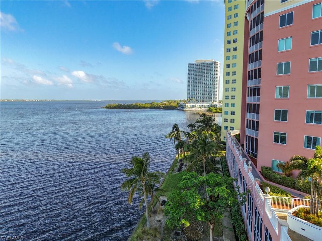 2745 1st ST # 111, FORT MYERS FL 33916-34