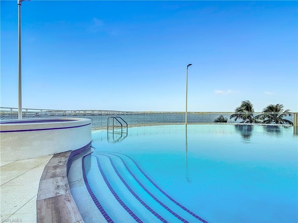 2745 1st ST # 111, FORT MYERS FL 33916-38