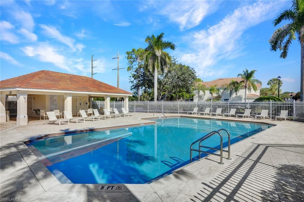 1088 Oxford LN # 48, NAPLES FL 34105-22