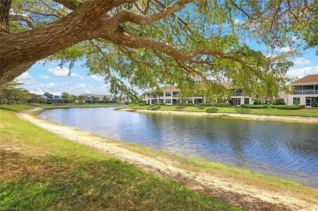 1088 Oxford LN # 48, NAPLES FL 34105-21