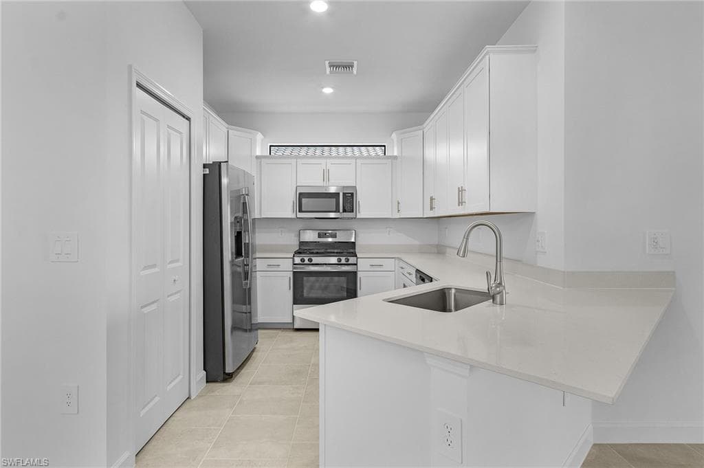 19621 Hinkley DR, ESTERO FL 33928-2