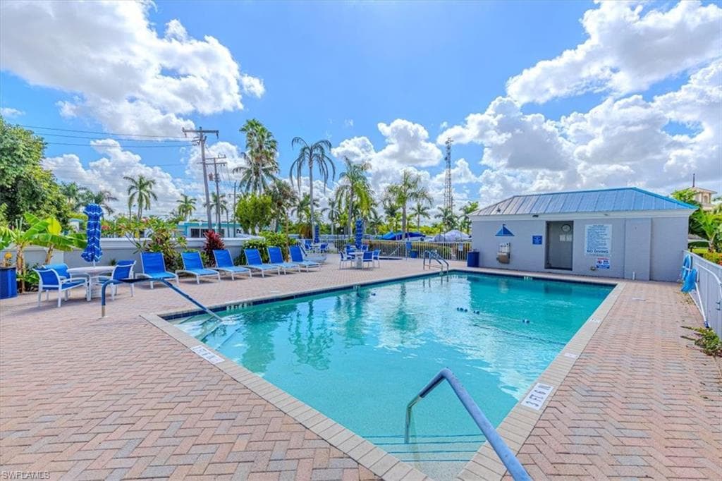 2885 Palm Beach BLVD # 307, FORT MYERS FL 33916-5