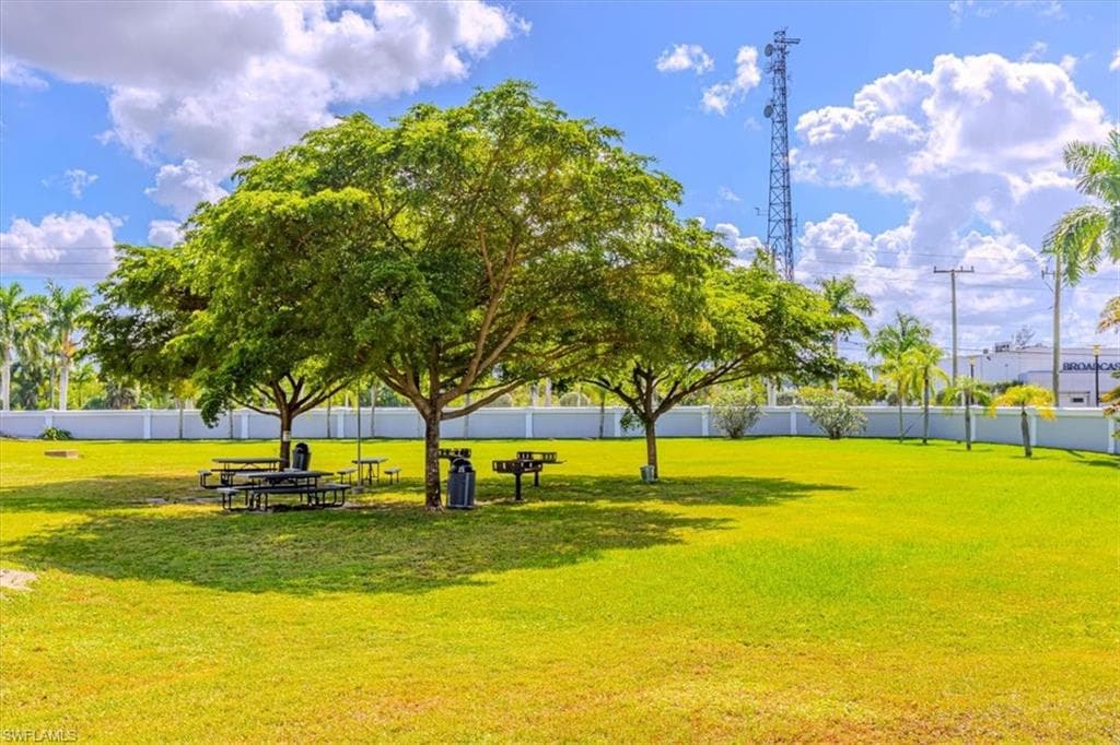 2885 Palm Beach BLVD # 307, FORT MYERS FL 33916-29