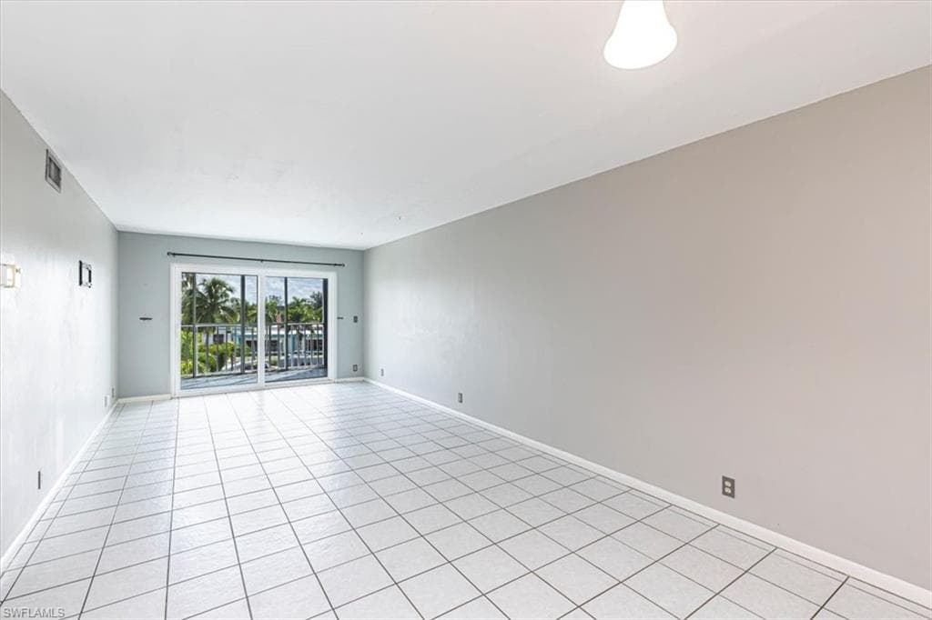2885 Palm Beach BLVD # 307, FORT MYERS FL 33916-7