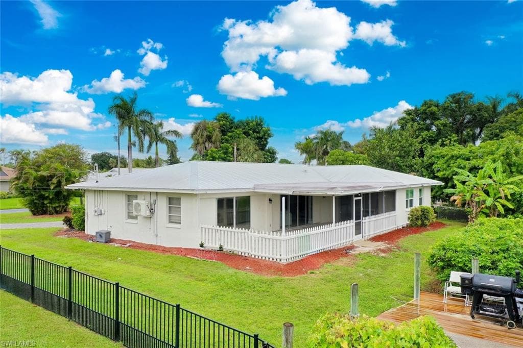 2166 Cape WAY, NORTH FORT MYERS FL 33917-4