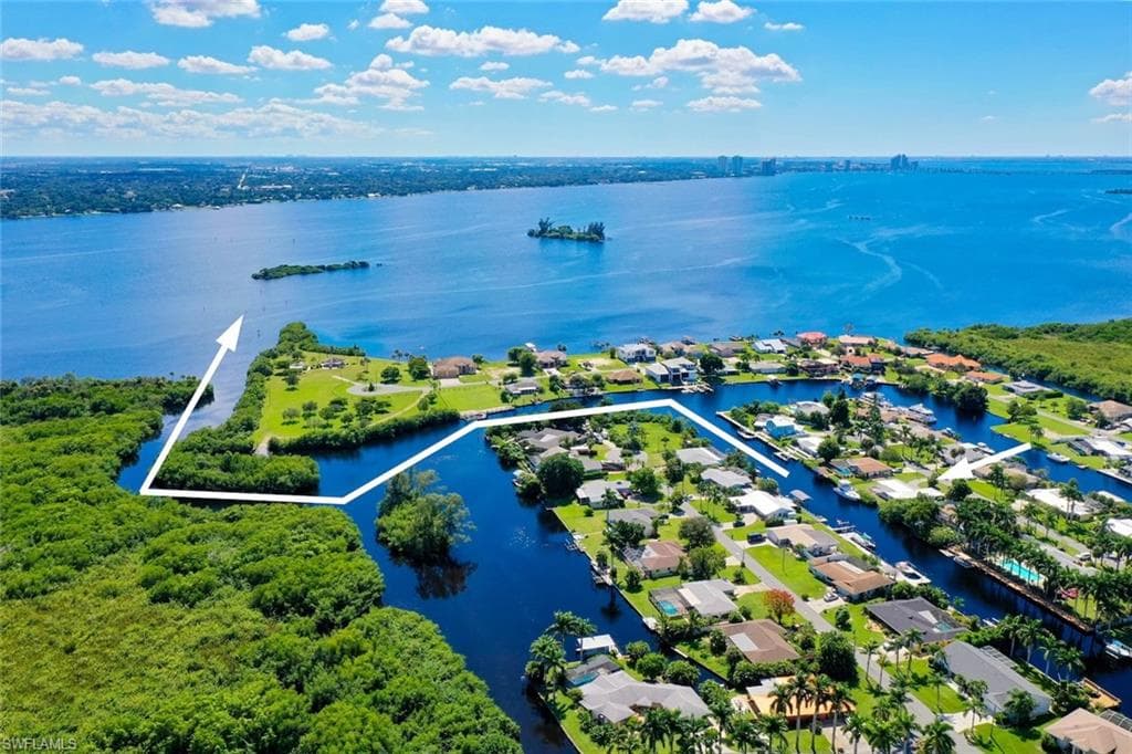 2166 Cape WAY, NORTH FORT MYERS FL 33917-33