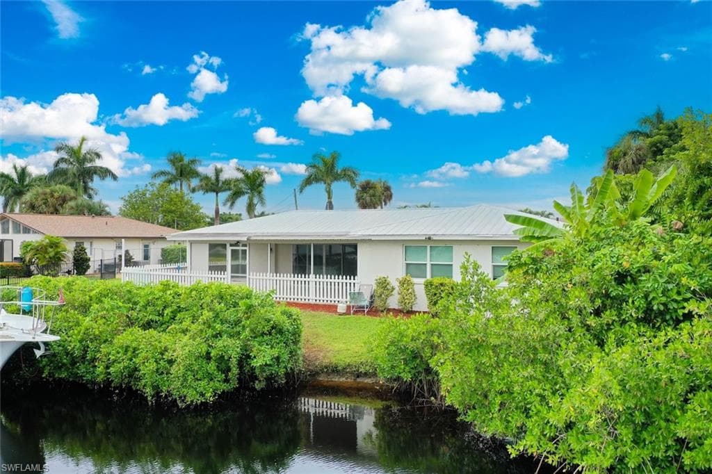 2166 Cape WAY, NORTH FORT MYERS FL 33917-3