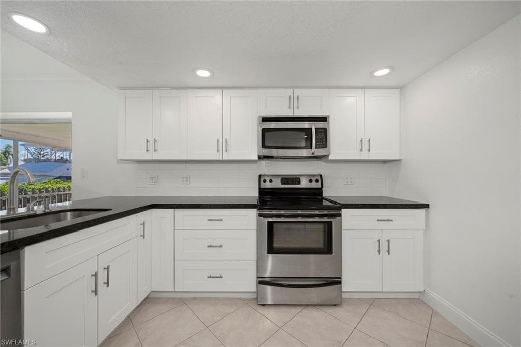 2166 Cape WAY, NORTH FORT MYERS FL 33917-7