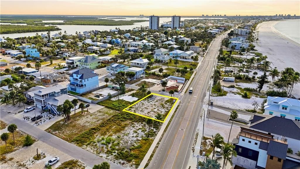 101 Hibiscus DR, FORT MYERS BEACH FL 33931-10