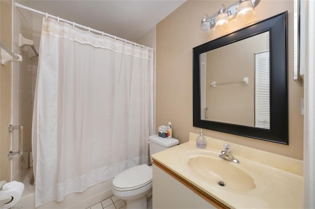 5965 Bloomfield CIR # B306, NAPLES FL 34112-23