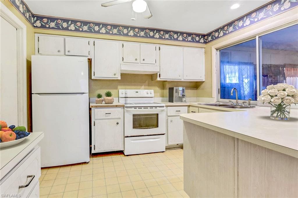 204 Lake AVE, LEHIGH ACRES FL 33936-37