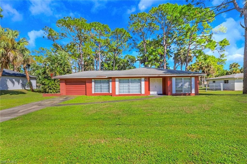 204 Lake AVE, LEHIGH ACRES FL 33936-18