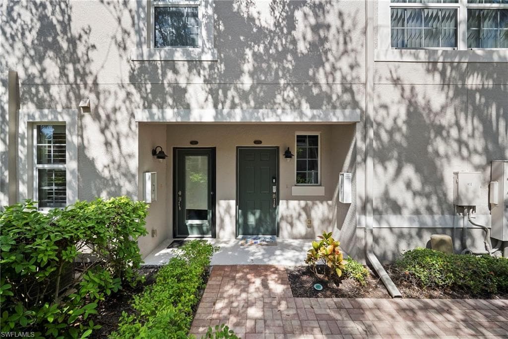 23520 Alamanda DR # 202, ESTERO FL 34135-5