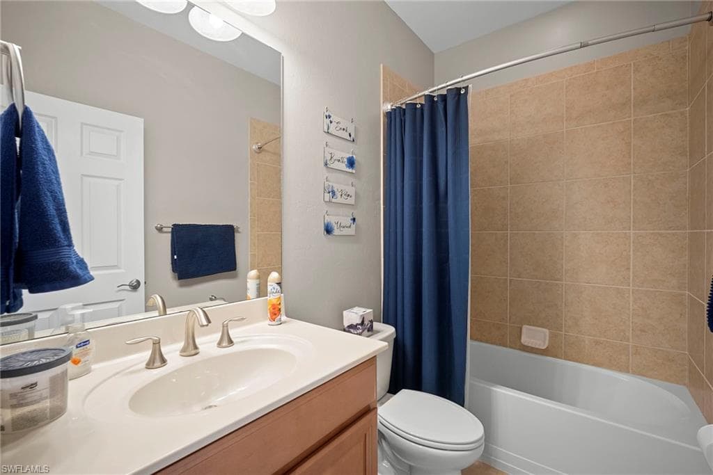 23520 Alamanda DR # 202, ESTERO FL 34135-25