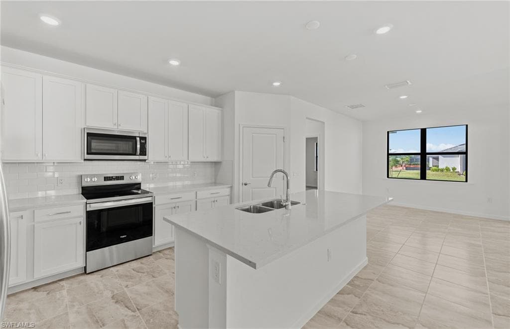 3922 E Hampton CIR, ALVA FL 33920-5