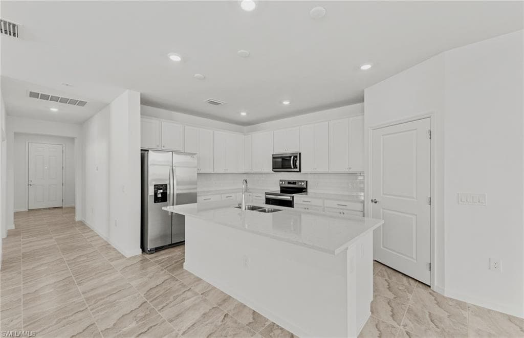 3922 E Hampton CIR, ALVA FL 33920-3