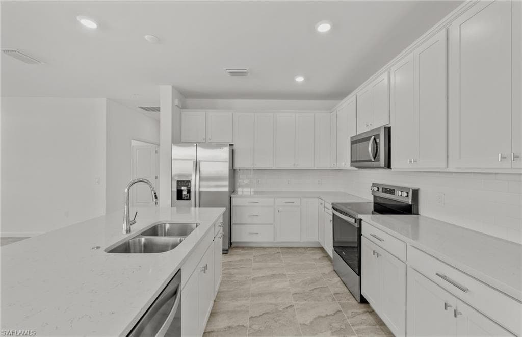 3922 E Hampton CIR, ALVA FL 33920-7