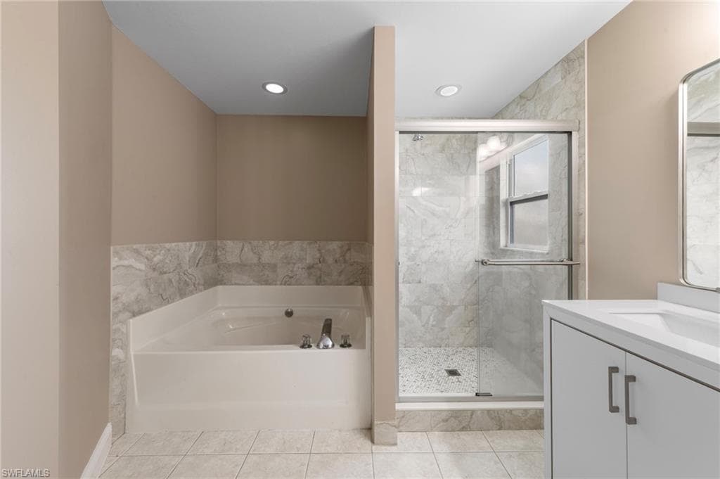 11528 Woodmount LN, ESTERO FL 33928-25