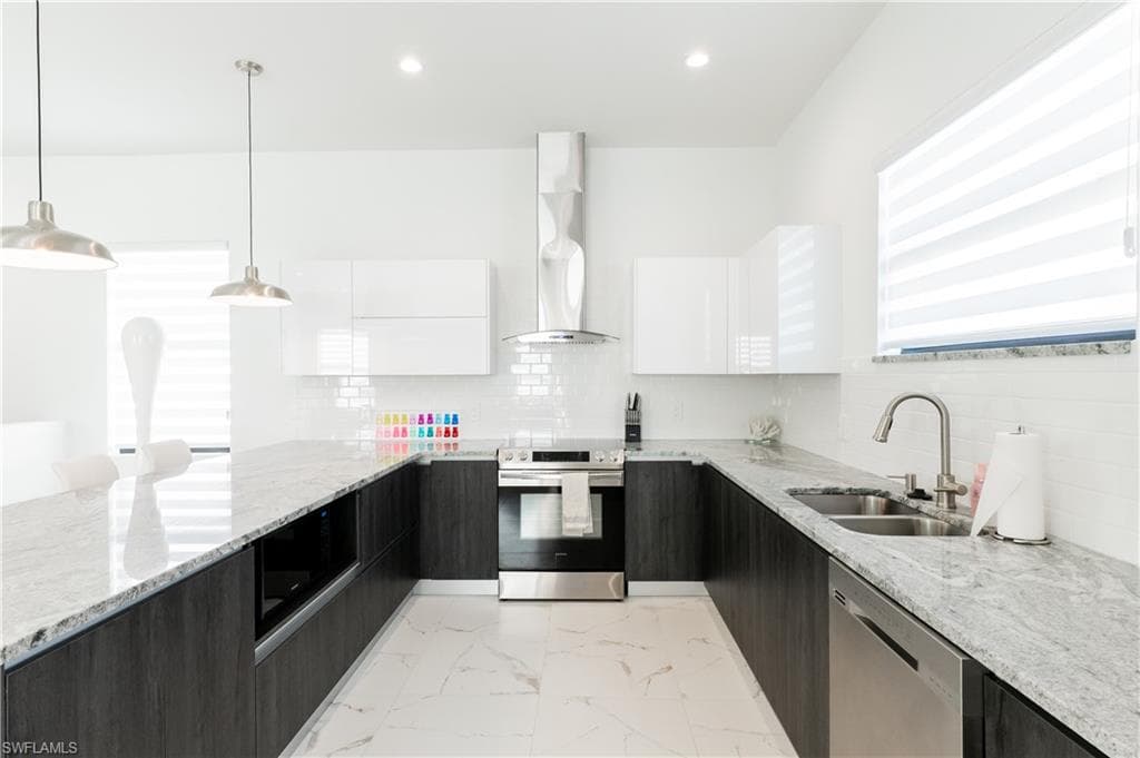 4064 Full Moon CT, NAPLES FL 34112-25