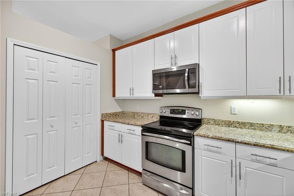 7666 Bristol CIR, NAPLES FL 34120-6