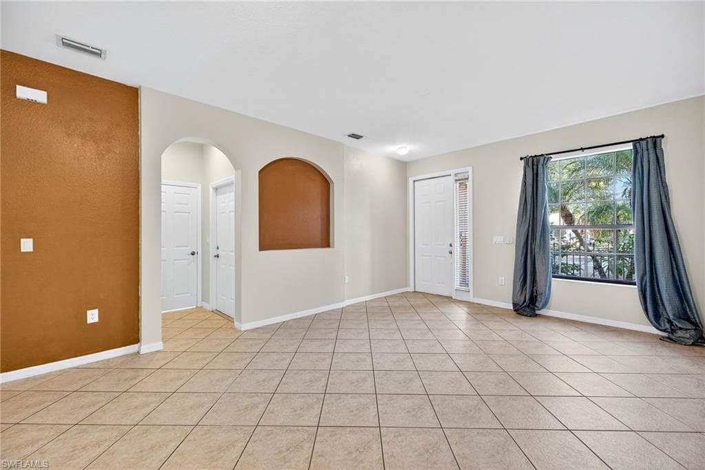 7666 Bristol CIR, NAPLES FL 34120-2