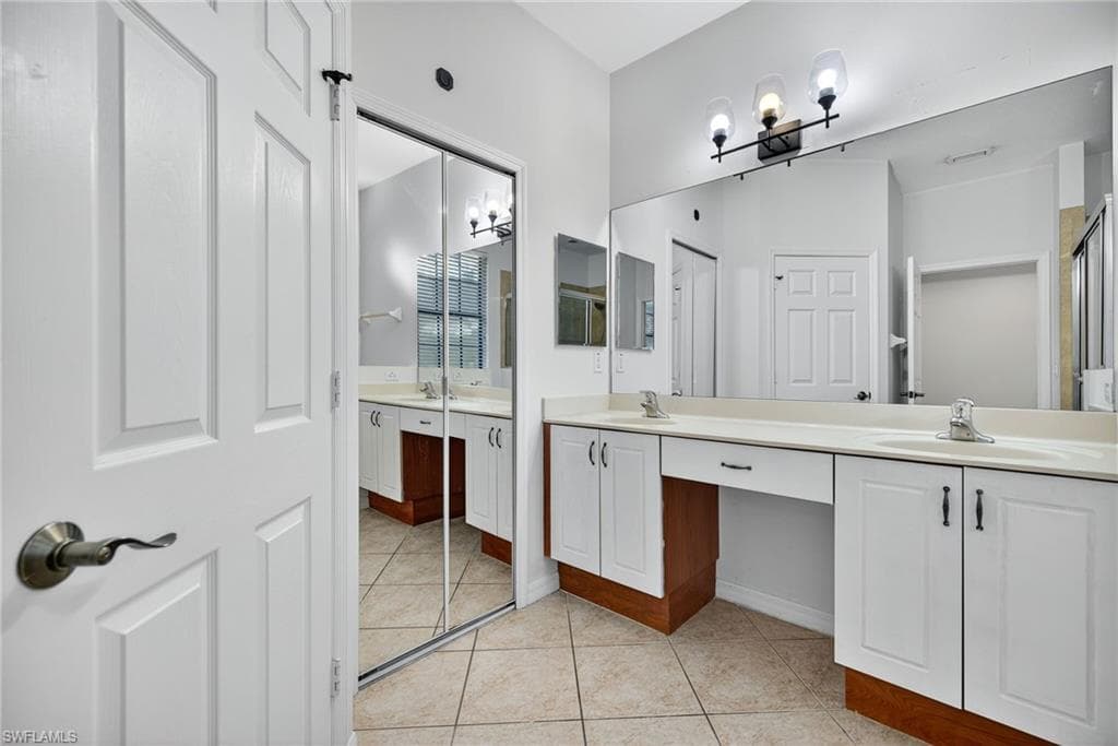 7666 Bristol CIR, NAPLES FL 34120-8