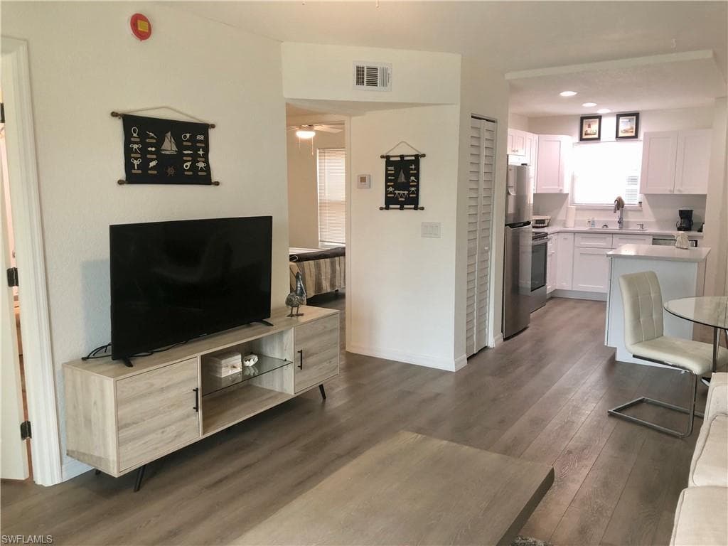 16881 Davis RD # 214, FORT MYERS FL 33908-13