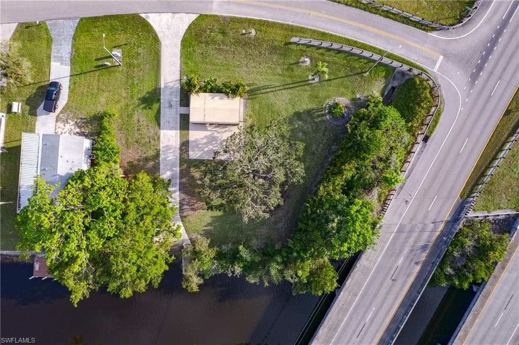 1747 Beverly DR, NAPLES FL 34114-26