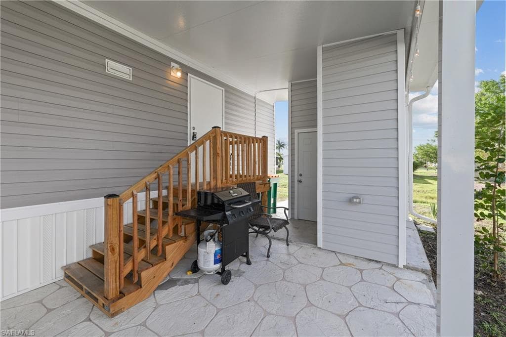 1747 Beverly DR, NAPLES FL 34114-2