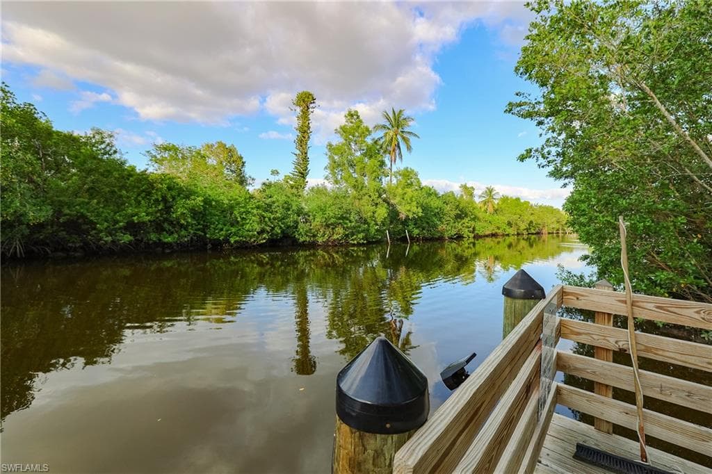 1747 Beverly DR, NAPLES FL 34114-27