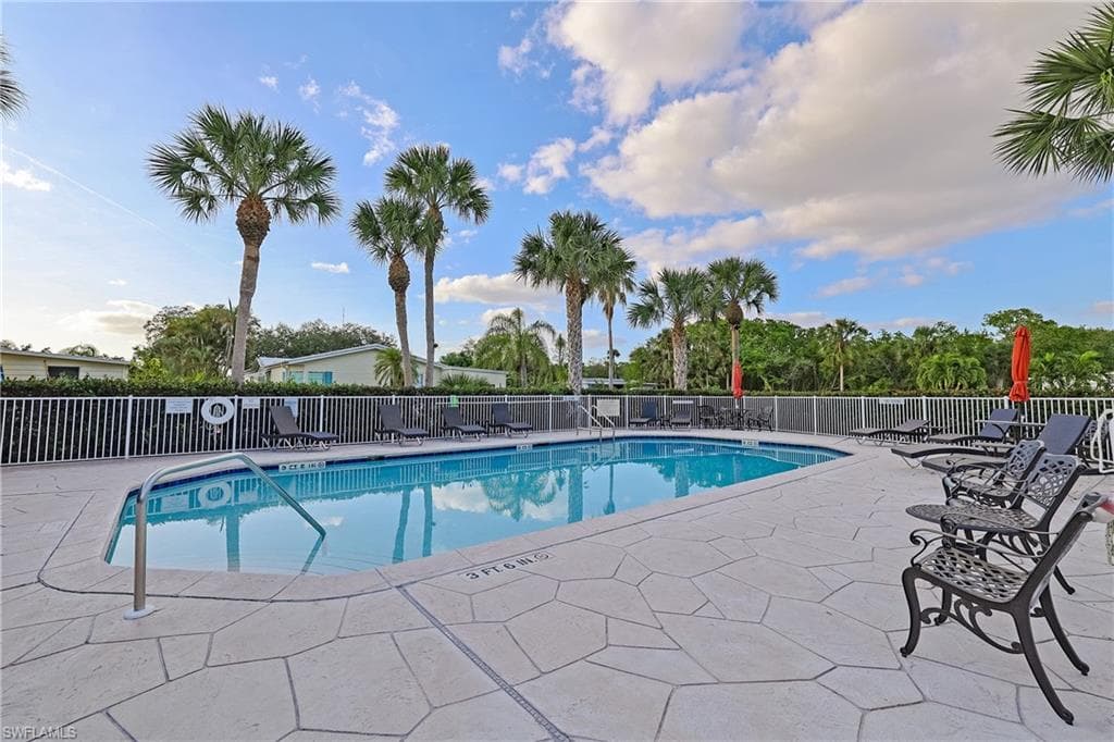 1747 Beverly DR, NAPLES FL 34114-24