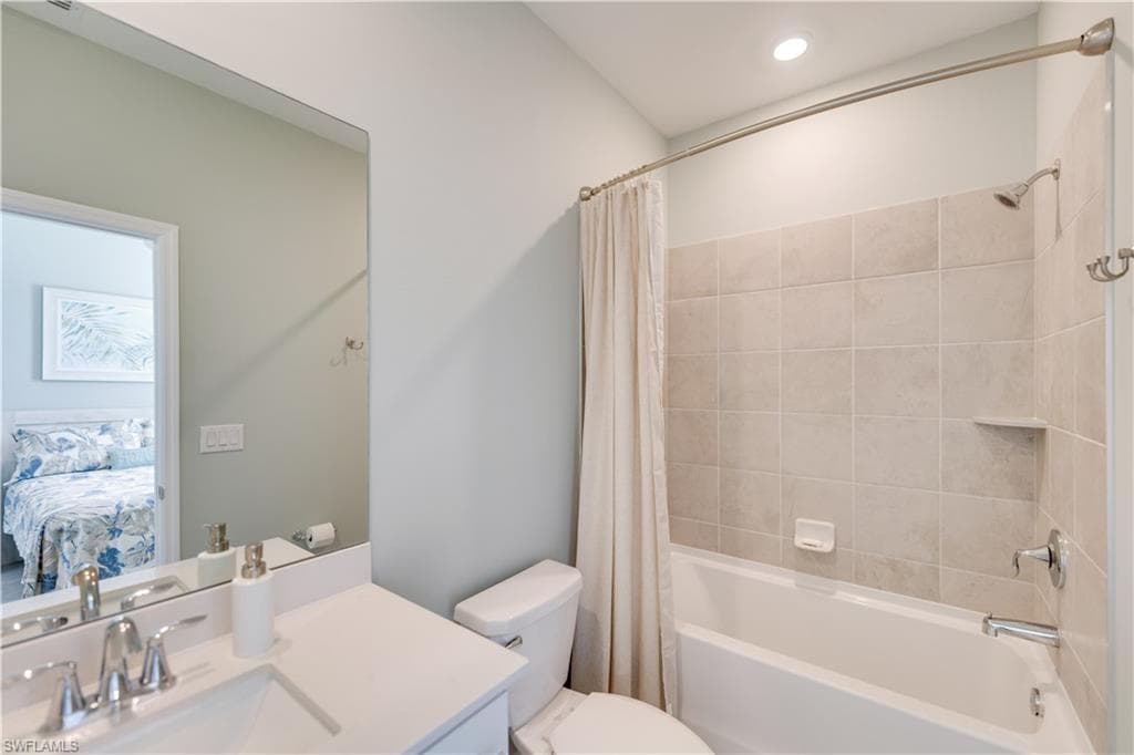 18546 Ives DR, ESTERO FL 33928-26