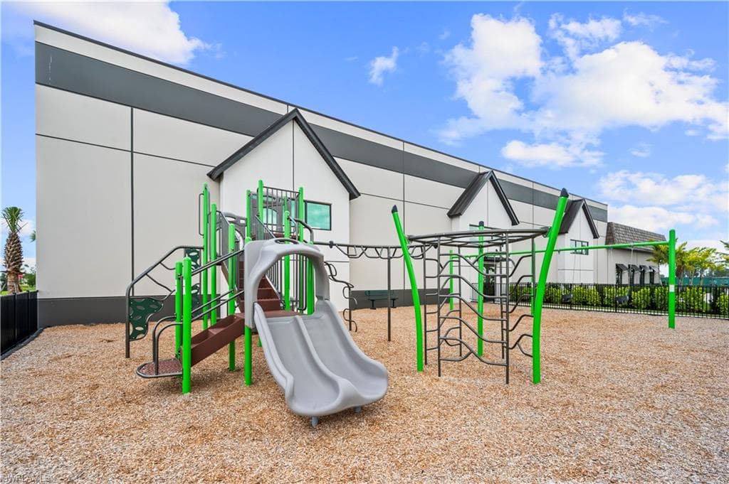 18546 Ives DR, ESTERO FL 33928-45