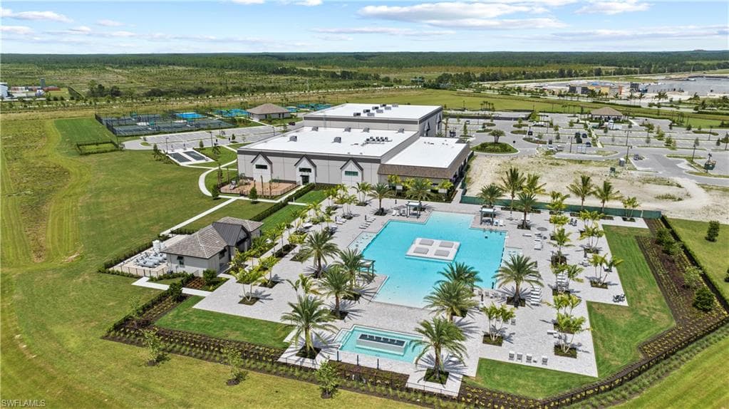 18546 Ives DR, ESTERO FL 33928-35