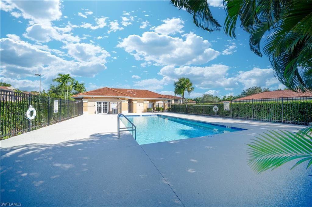 4160 Castilla CIR # 202, FORT MYERS FL 33916-27