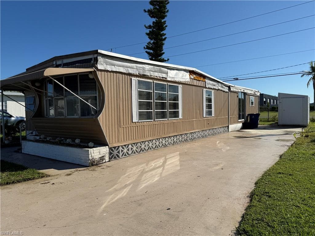 16211 Cynthia CT, FORT MYERS FL 33908-22