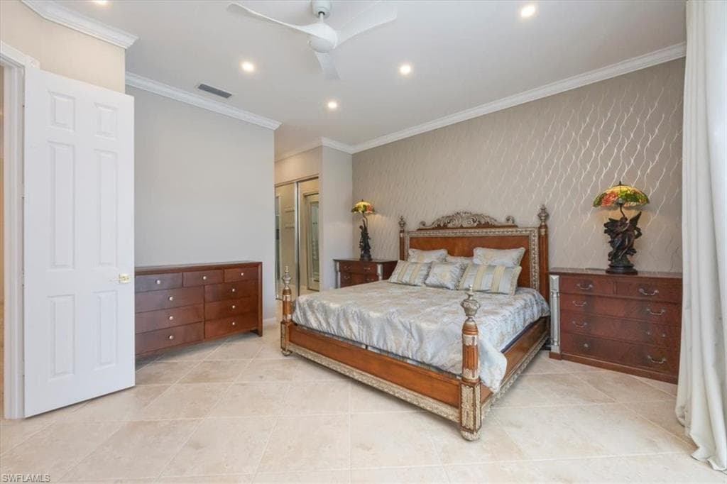 3833 Huelva CT, NAPLES FL 34109-11