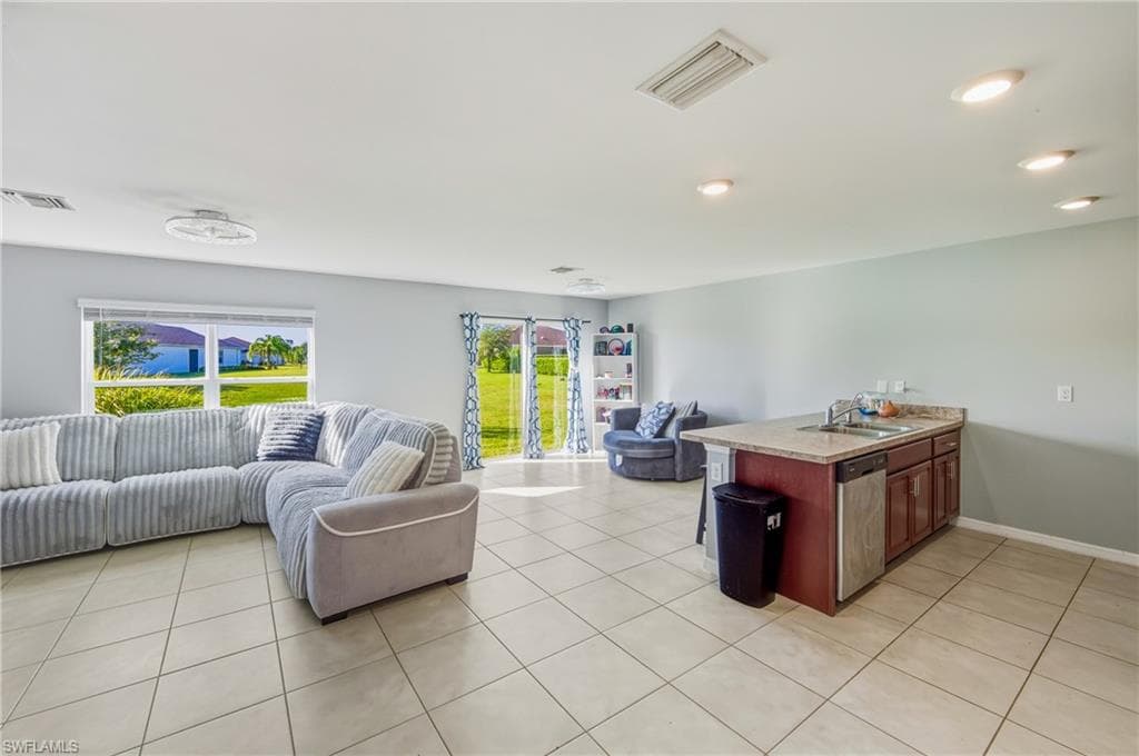 10501 Crossback LN, LEHIGH ACRES FL 33936-4