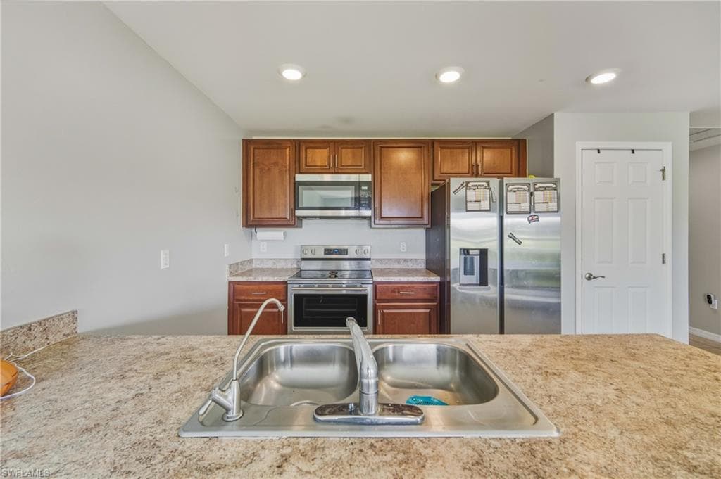 10501 Crossback LN, LEHIGH ACRES FL 33936-3