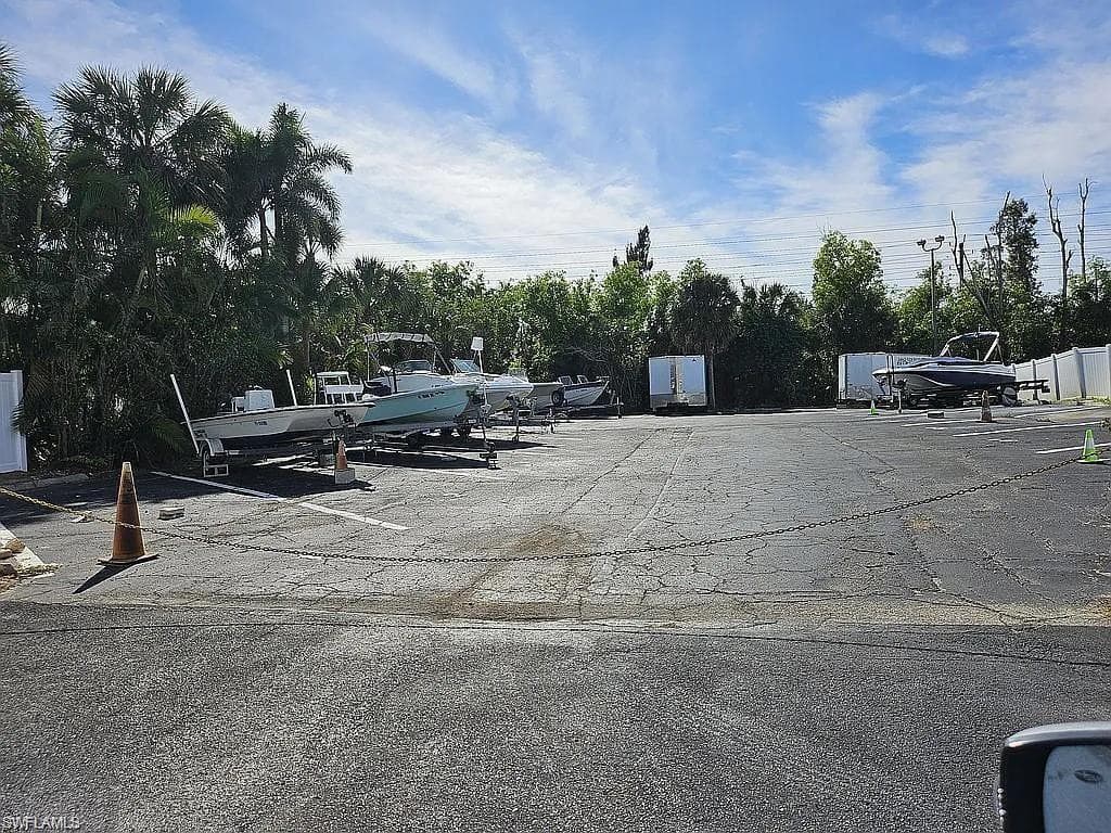 6123 Lake Front DR, FORT MYERS FL 33908-22