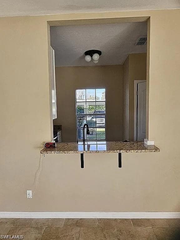 6123 Lake Front DR, FORT MYERS FL 33908-5