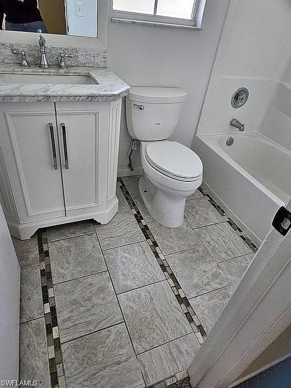 6123 Lake Front DR, FORT MYERS FL 33908-16