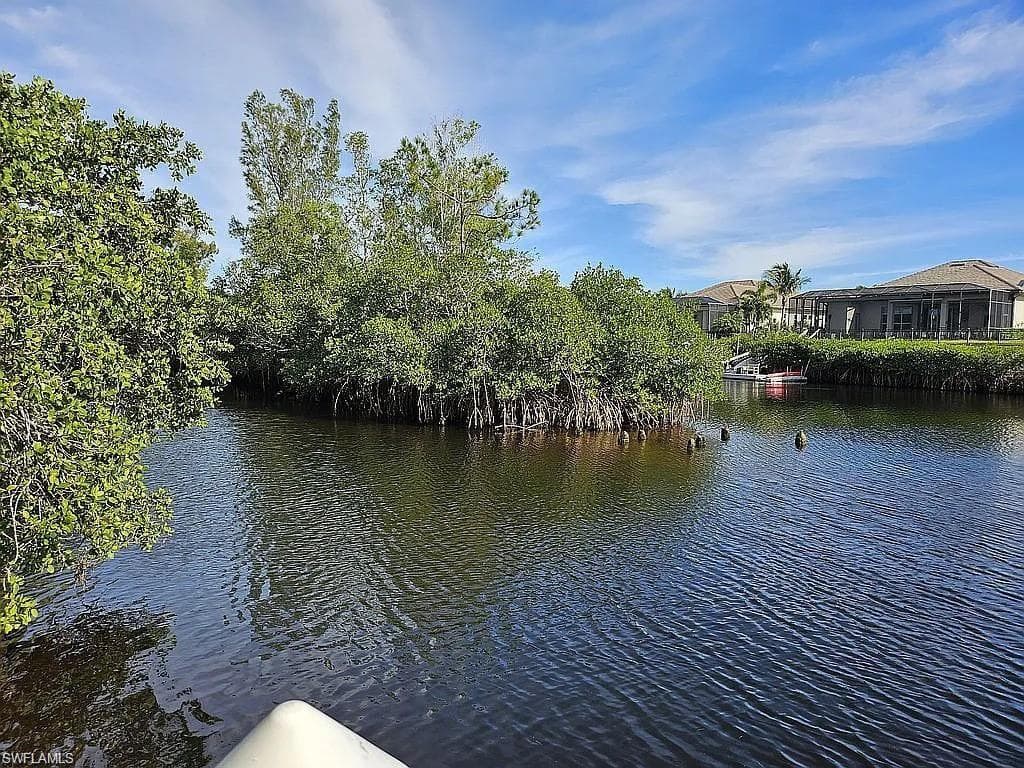 6123 Lake Front DR, FORT MYERS FL 33908-21