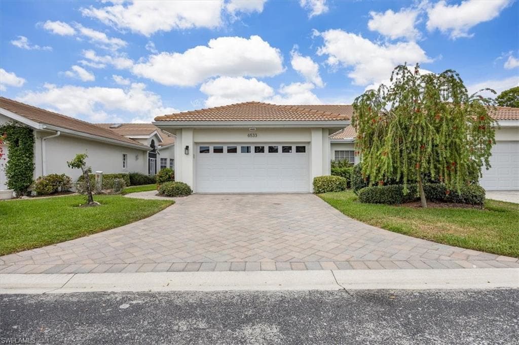 6533 Ilex CIR, NAPLES FL 34109-33
