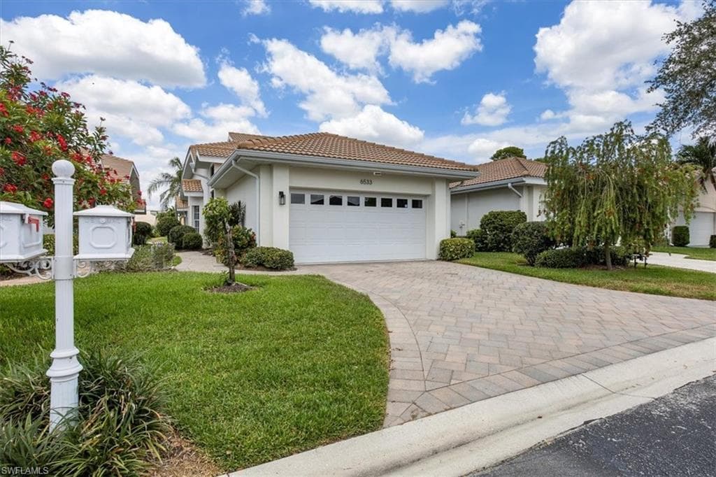 6533 Ilex CIR, NAPLES FL 34109-32
