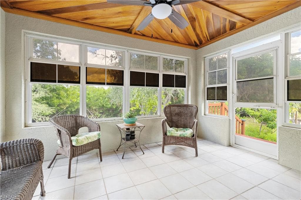 24362 Yacht Club BLVD, PUNTA GORDA FL 33955-23