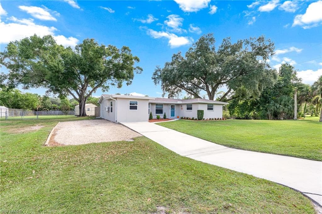 17040 E Lake DR, NORTH FORT MYERS FL 33917-5