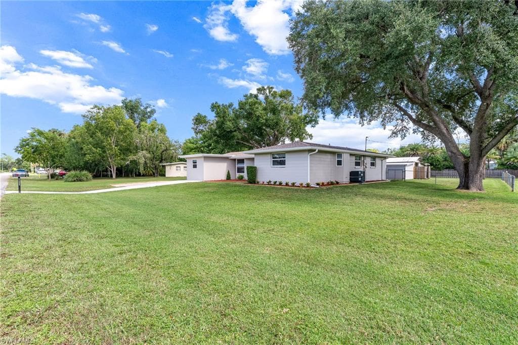 17040 E Lake DR, NORTH FORT MYERS FL 33917-3
